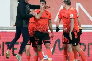 ΑΕΚ-ΑΠΟΕΛ: "Πορτοκαλί" απόδραση και φούλ για τίτλο με buzzer-beater Καρώ!  (φώτος)
