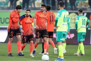 ΑΕΚ-ΑΠΟΕΛ: "Πορτοκαλί" απόδραση και φούλ για τίτλο με buzzer-beater Καρώ!  (φώτος)