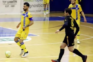 Μια νίκη μακριά από το πρωτάθλημα ο ΑΠΟΕΛ! (φώτος)