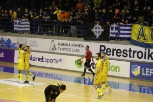 Στο… καυτό «Λευκόθεο», Πρωταθλητής ο ΑΠΟΕΛ! (φώτος)