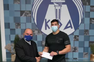 Ο ΚΟΑ επιβράβευσε Μπατζάβαλη