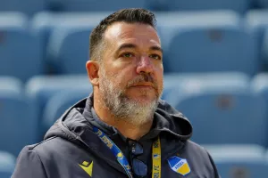 Πετεβίνος: "Υπάρχει ένας αθέμιτος παρασκηνιακός πόλεμος στον ΑΠΟΕΛ, εμείς είμαστε εξηγημένοι με τους παίκτες μας"