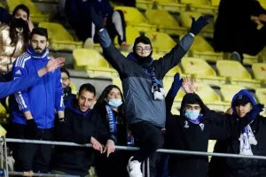 Φωτορεπορτάζ από τους οπαδούς Απόλλων και Ανόρθωσης