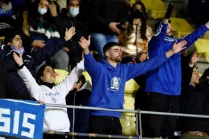 Φωτορεπορτάζ από τους οπαδούς Απόλλων και Ανόρθωσης