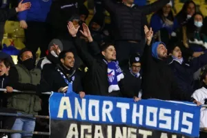 Φωτορεπορτάζ από τους οπαδούς Απόλλων και Ανόρθωσης