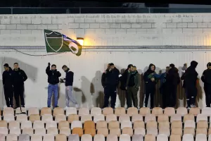 Εκεί, πιστοί! 