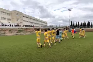 ΑΠΟΕΛίστικα ΟΛΕ με τους γονείς για τη νίκη στο αιώνιο (βίντεο)