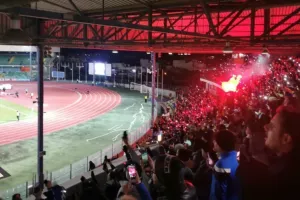 Υποδοχή με: "Απόλλων Θρύλος Πρωτάθλημα"! (Βίντεο)