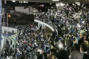 Υποδοχή με: "Απόλλων Θρύλος Πρωτάθλημα"! (Βίντεο)