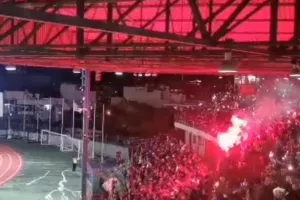 Υποδοχή με: "Απόλλων Θρύλος Πρωτάθλημα"! (Βίντεο)