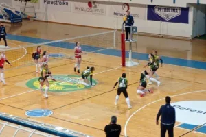 Βήμα τίτλου για Ολυμπιάδα (Νίκες για Απόλλωνα, Δικέφαλο και Νέα Σαλαμίνα)