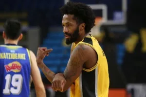 Ακόμα τρεις εβδομάδες εκτός ο Ανγκόλα