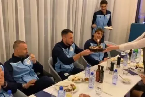 Τούρτα στον Ανδρέα! (Βίντεο)