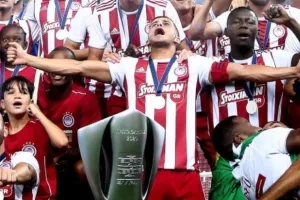 Μετά τους Ελαμπντελαουί και Ραφίνια άλλαξε πέντε δεξιά μπακ