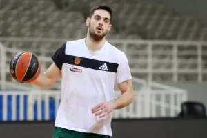 Επιστροφή Παπαπέτρου στην... 11άδα του Παναθηναϊκού ύστερα από 58 ημέρες