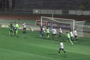 ΦΩΤΟΣ/Το 0-1 με καρφωτή κεφαλιά του Ρομό!