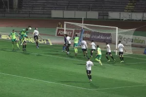 ΦΩΤΟΣ/Το 0-1 με καρφωτή κεφαλιά του Ρομό!