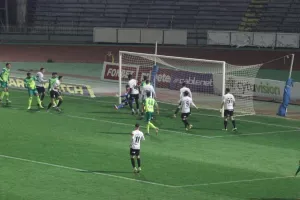 ΦΩΤΟΣ/Το 0-1 με καρφωτή κεφαλιά του Ρομό!