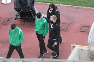 Με τους νεαρούς ο Λένον (φώτος)