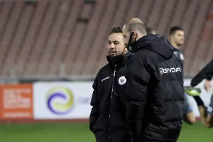 Με το κεφάλι ψηλά