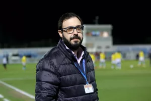 Δεν πέφτει
