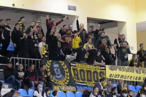Οπαδοί της ΑΕΚ για Αγγελόπουλο: «Μάκη, είμαστε δίπλα σου!»