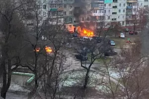 LIVE: Επιθέσεις σε πολλές πόλεις - Υπό πολιορκία η Μαριούπολη