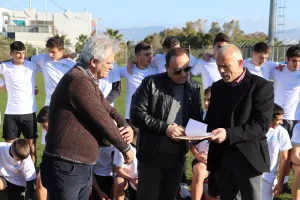 Μπάλες, φανέλες και εισιτήρια από την ΚΟΠ στα Αθλητικά Σχολεία