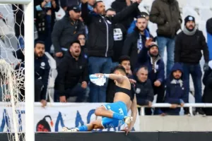 Έριξαν φανέλες/Απόλλων