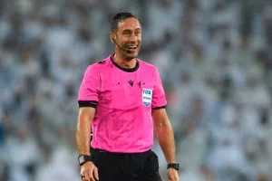 Σφυρίζει... ο Artur Dias