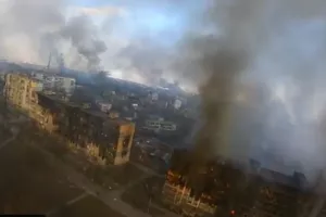 (BINTEO) Σβήνει από τον χάρτη η Μαριούπολη!