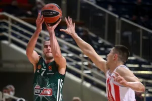 Με Μποχωρίδη και Ουάιτ η 12άδα κόντρα στην Αρμάνι