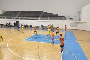 Eύκολη πρόκριση για ΑΠΟΕΛ (φώτος)