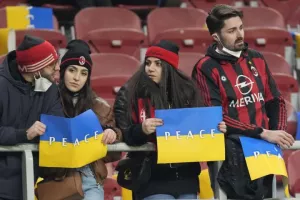 Γέμισαν το Σαν Σίρο με 55.000 ουκρανικές σημαίες! 