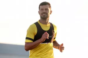 Με μια... ενδεκάδα απουσίες η προπόνηση, επέστρεψαν Γέβτιτς και Σβάρνας