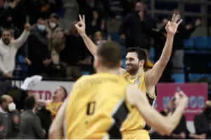 Στο νοσοκομείο οι Μαυροειδής και Πετρόπουλος