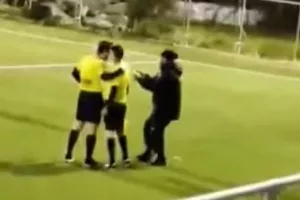 Απίθανα πράγματα, διαιτητής μέτρησε γκολ με... VAR στο τοπικό!