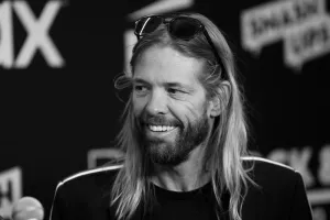 Πέθανε ο ντράμερ των Foo Fighters...