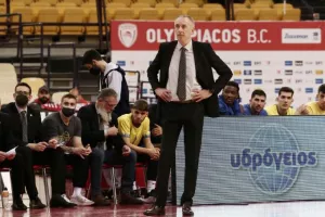 «Στόχος η τετράδα, είμαι χαρούμενος για τα νέα παιδιά»