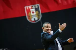 Απίθανη ατμόσφαιρα – Αποθέωση για Τόνι και παίκτες (βίντεο)