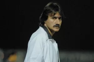 Δίπλα στον Πανίκο για το χαμό της μητέρας του