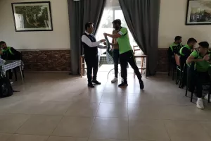 Δεξιώθηκε την αποστολή ο παλαίμαχος Χαραλάμπους! (φώτος)