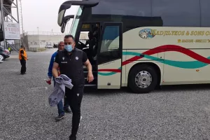 Έφθασε η αποστολή, την υποδέχθηκαν οι ΑΠΟΕΛίστες (βίντεο/φώτος)