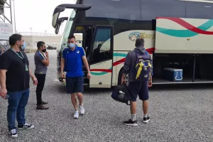 Έφθασε η αποστολή, την υποδέχθηκαν οι ΑΠΟΕΛίστες (βίντεο/φώτος)