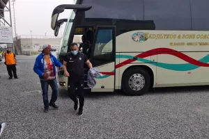 Έφθασε η αποστολή, την υποδέχθηκαν οι ΑΠΟΕΛίστες (βίντεο/φώτος)