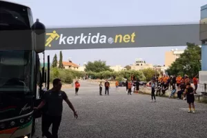 Έφθασε η αποστολή, την υποδέχθηκαν οι ΑΠΟΕΛίστες (βίντεο/φώτος)