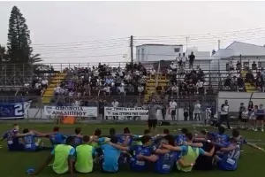 Φίλαθλοι-Οπαδοί έγιναν ένα και... πανηγύρισαν την παραμονή (βίντεο)