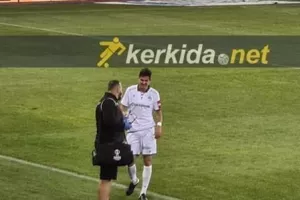Αναγκαστική ο Γιούστε... και φανέλα στην κερκίδα (φώτο)