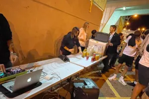 Κάνουν πάρτι έξω από το γήπεδο πριν την ΑΕΚ