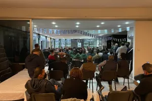 Oλυμπιακός: Τα λένε Διοίκηση - κόσμος στο Σωματείο! (φώτος)